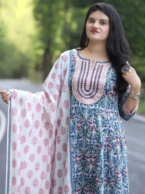 Piludi Women Floral Embroidered Regular Thread Work Kurta with Trousers & With Dupatta - Image 3