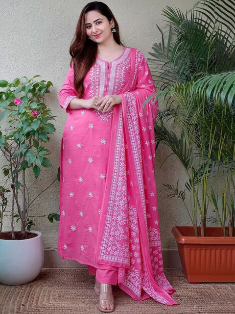 HERE&NOW Women Floral Printed Regular Thread Work Kurta with Trousers & With Dupatta
