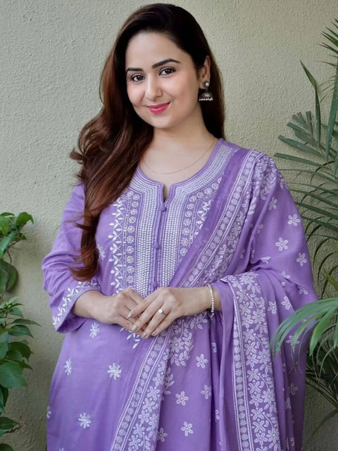 HERE&NOW Women Floral Printed Regular Kurta with Trousers & With Dupatta - Image 4