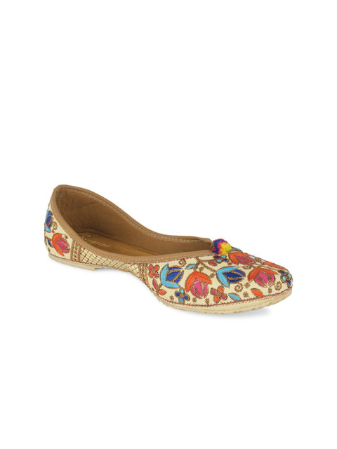 Sangria Women Embellished Atistica Mojaris