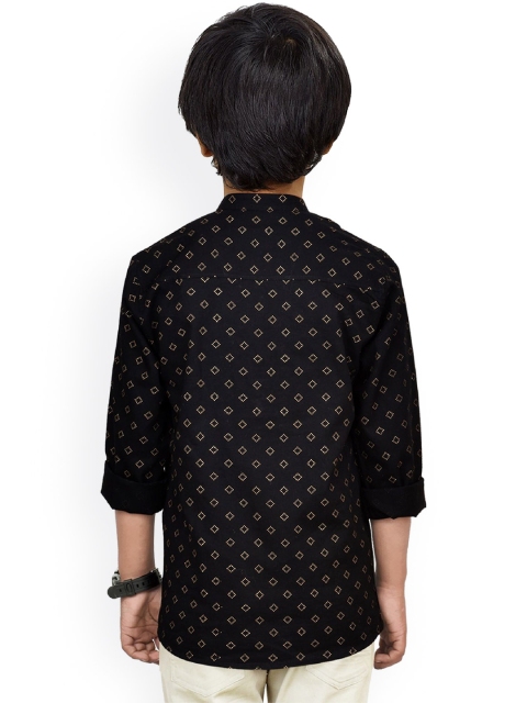 MADE IN THE SHADE Boys Geometric Printed Band Collar Straight Pure Cotton Kurta - Image 4