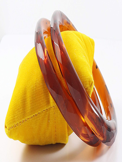 ZULKA Set Of 2 Diamond Cut Pattern Shape Premium Kada Glass Bangles