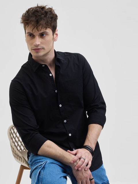 Snitch Men Slim Fit Spread Collar Solid Cotton Casual Shirt