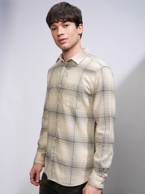HIGHLANDER Men Textured Casual Checked Shirt - Image 4