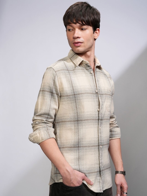 HIGHLANDER Men Textured Casual Checked Shirt - Image 3