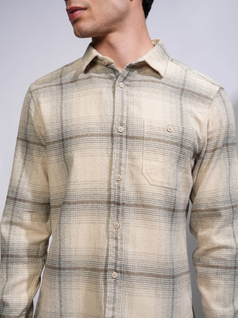 HIGHLANDER Men Textured Casual Checked Shirt - Image 2