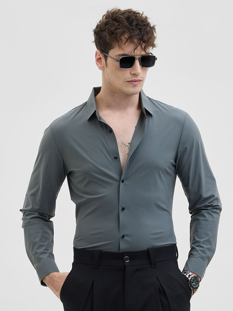 Snitch Men Classic Slim Fit Spread Collar Solid Casual Shirt