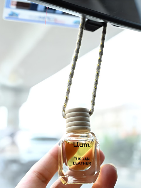 LLUM Black & Brown Oud & Tuscan Leather Fragrance Car Air Freshener - Image 5