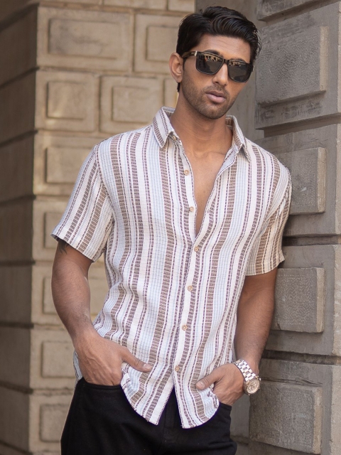 Powerlook Men Spread Collar Vertical Striped Cotton Casual Shirt - Image 2