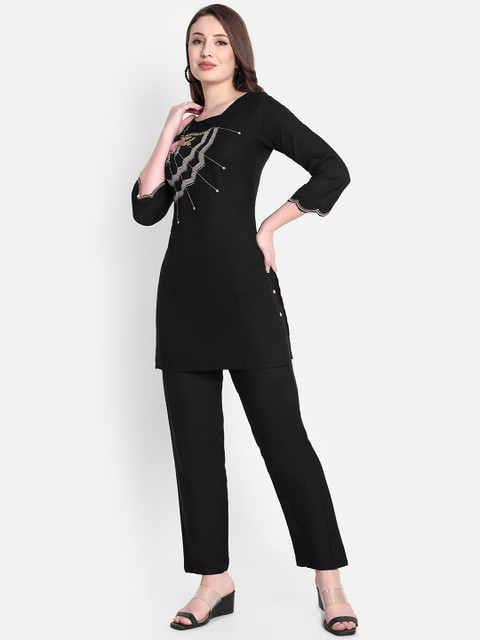 Hujum Floral Embroidered Round Neck Thread Work Tunic With Trousers - Image 4