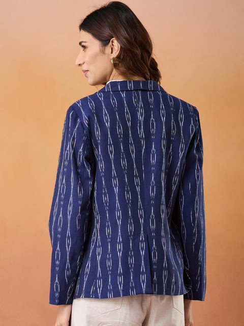 Fabindia Geometric Printed Cotton Ikat Single Breasted Blazer - Image 4