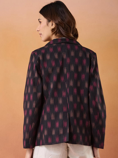 Fabindia Geometric Printed Cotton Ikat Single Breasted Blazer - Image 4