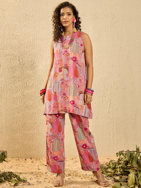 InWeave Women Floral Printed Regular Kurta with Trousers