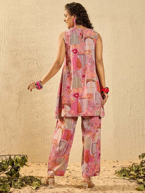 InWeave Women Floral Printed Regular Kurta with Trousers - Image 5