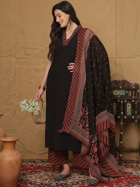 Sangria Sleeveless V-Neck A-Line Kurta With Palazzos And Dupatta - Image 5