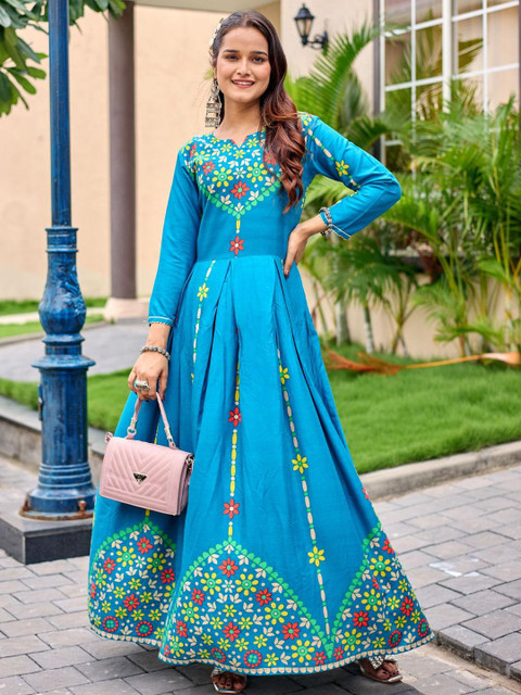 ARADHNA Women Paisley Printed Thread Work Anarkali Kurta