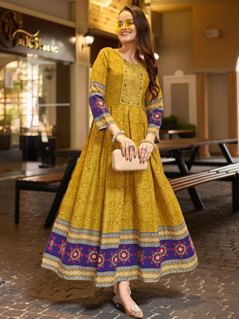 ARADHNA Women Paisley Printed Thread Work Anarkali Kurta