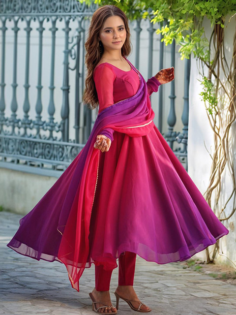 Aaghnya Women Viscose Rayon Solid Kurta Sets