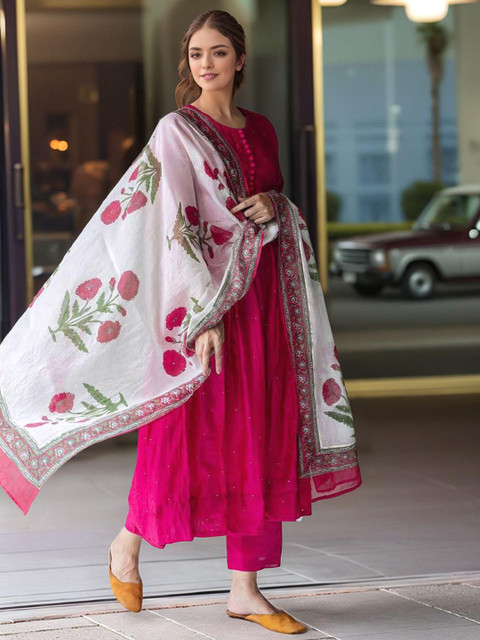 Aaghnya Women Viscose Rayon Printed Kurta Sets