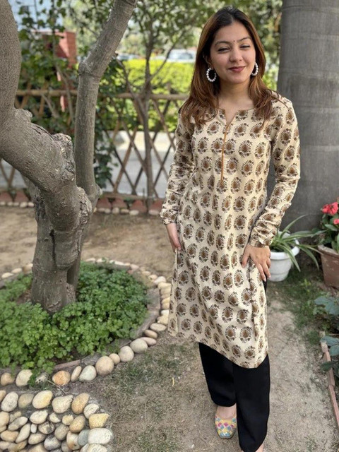 SHRIYANI Floral Printed Notch Neck Pure Cotton Kurta