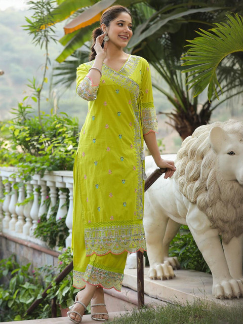 CaniBani Women Silk Blend Embroidered Kurta Sets