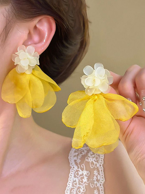 StyleCast x Revolte Floral Shaped Drop Earrings