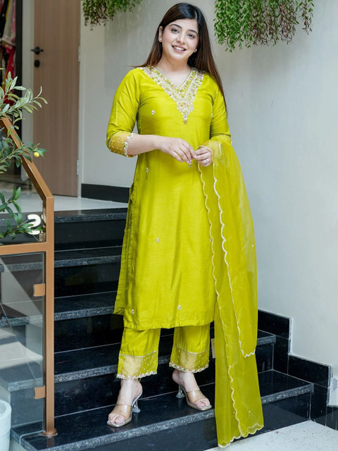 TWINS LADY Women Floral Printed Kurta with Trousers & Dupatta