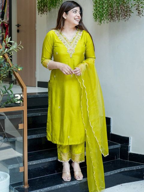 CREEPER Women Floral Printed Kurta with Trousers & Dupatta