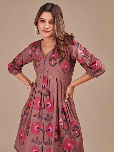 Tikhi Imli Embroidered V Neck Cotton Tunic With Trousers Co-Ords