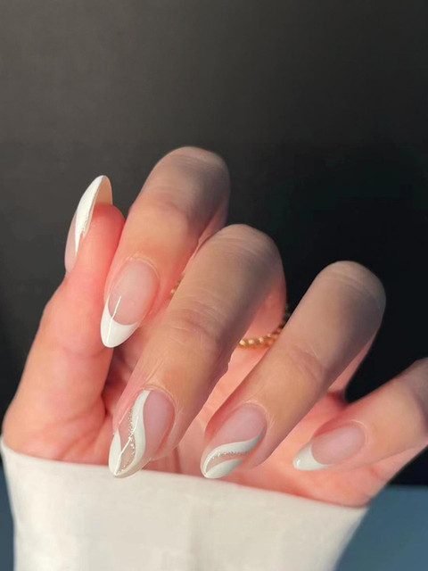 Vembley Women Set Of 24 Artificial Reusable Press on Nails With White & Silver Wave.