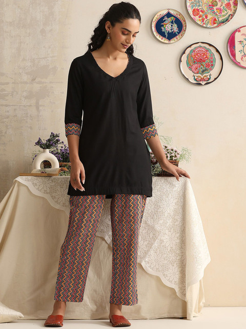 ETC Printed V-Neck Pure Cotton Top With Trousers