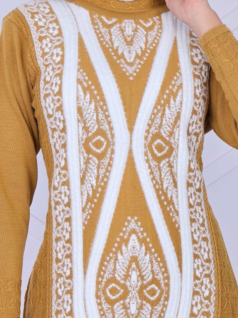 KNITZY Floral Woven Design Round Neck Pure Woollen Kurta With Trousers - Image 2