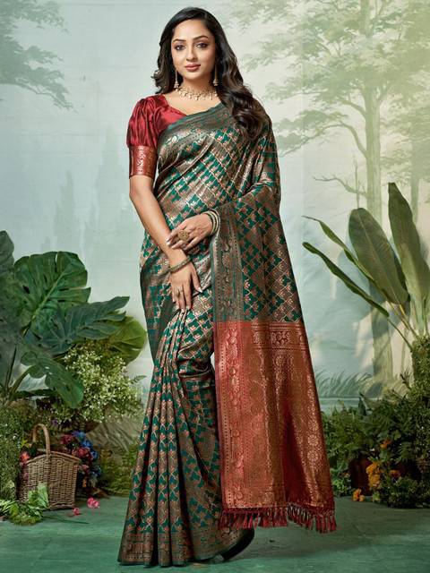 DIVASTRI Woven Design Zari Banarasi Saree