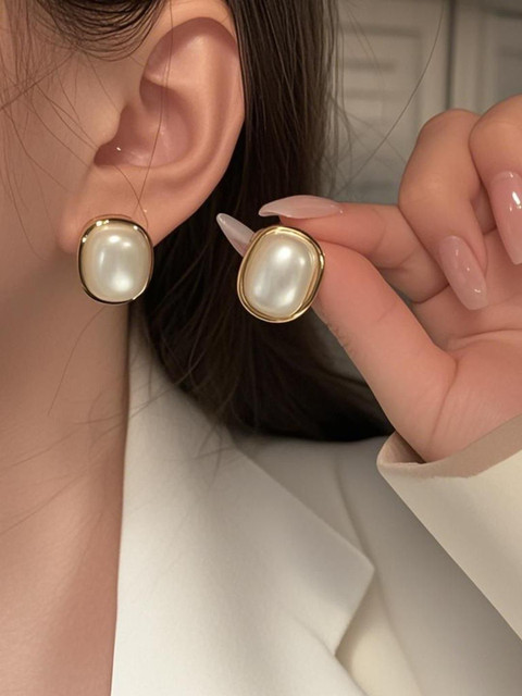 Anouk Women Teardrop Shaped Studs Earrings