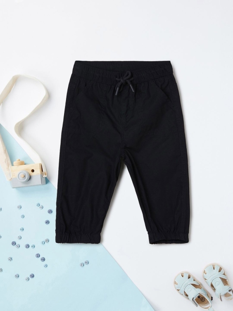 max Boys Solid Regular Fit Mid-Rise Flat-Front Joggers Trousers