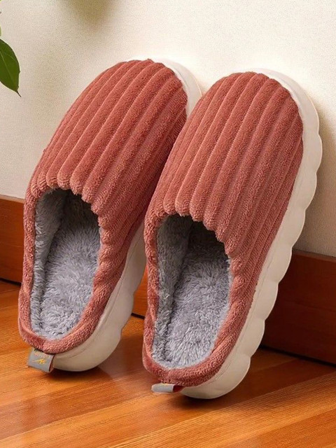 WOLVESDEN Women Striped Fur Room Slippers