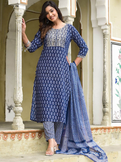 THE FAB FACTORY Women Floral Printed Kurta with Trousers & Dupatta