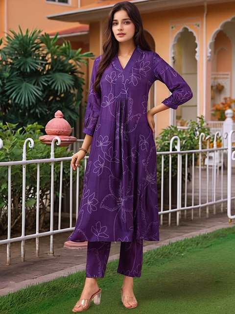 Aaghnya Women Printed Regular Kurta with Trousers