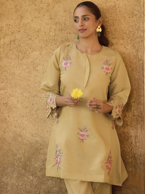 DRESOUL Embroidered Round Neck Top With Trousers Co-Ords - Image 2