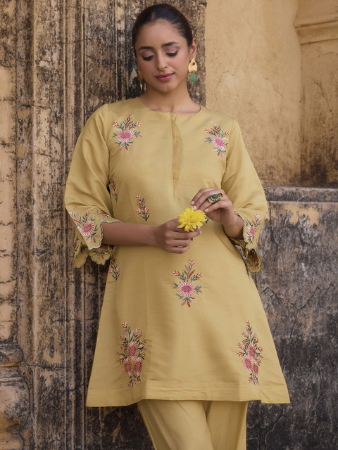 DRESOUL Embroidered Round Neck Top With Trousers Co-Ords - Image 5