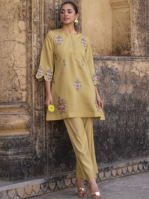 DRESOUL Embroidered Round Neck Top With Trousers Co-Ords - Image 4