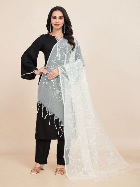 House of Pataudi Floral Embroidered Dupatta - Image 2