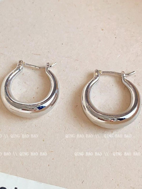AKISON JEWELS Classic Silver Hoop Earrings