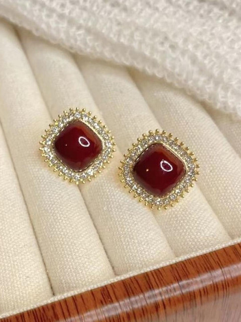 AKISON JEWELS Maroon Alloy Diamond Shaped Studs Earrings