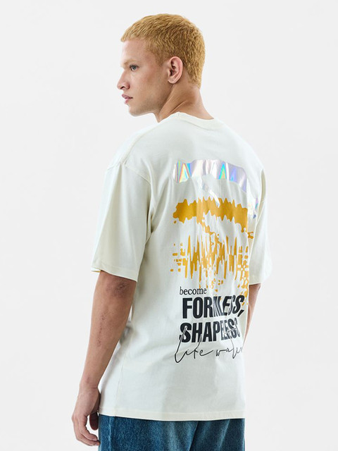 Snitch Men Printed Drop-Shoulder Sleeves T-shirt