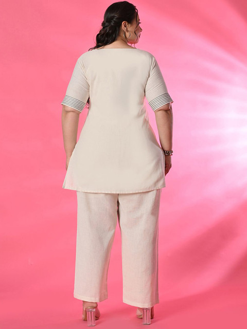 PrettyPlus by Desinoor.com Plus Size Tropical Printed V Neck Tunic With Trouser - Image 6