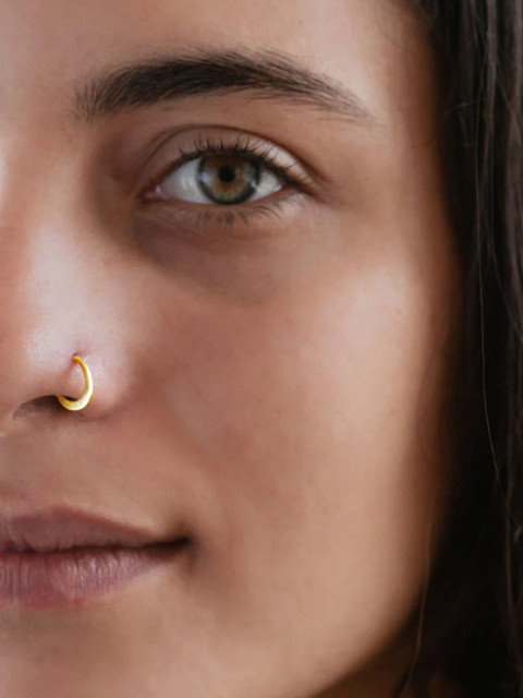 Goldnera Circle Whisper Shaped Piercing Ring Nosepin
