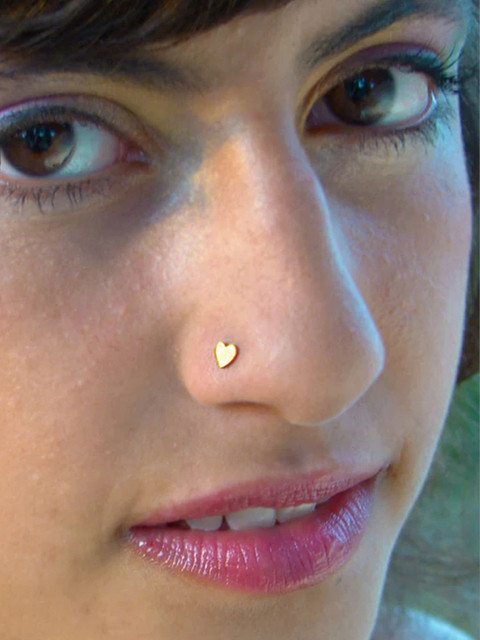 Goldnera Heart Piercing Stud Nosepin