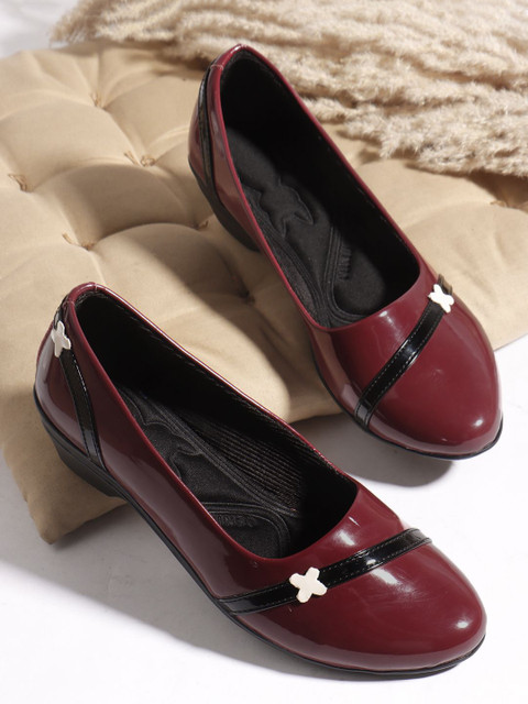 Denill Round Toe Ballerinas