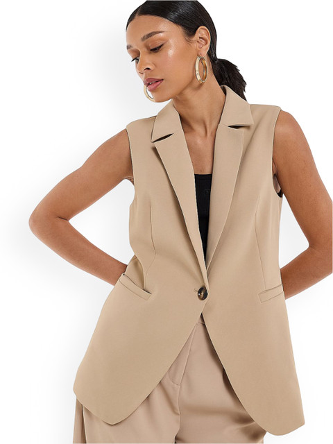 BCBG Notched Lapel Collar Comfort Fit Sleeveless Single-Breasted Blazer